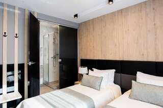 Отель Hotel Business Club Шумен Стандартный двухместный номер с 2 отдельными кроватями-8