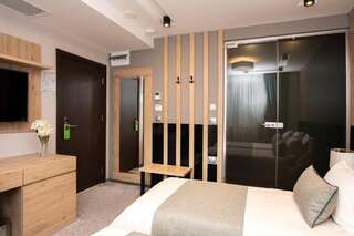 Отель Hotel Business Club Шумен Стандартный двухместный номер с 2 отдельными кроватями-10